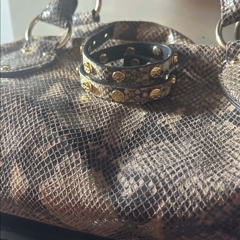 Elegant Kate spade Gray Heels with Fur Detail( matching MK bag available too) - Picture 2 of 7